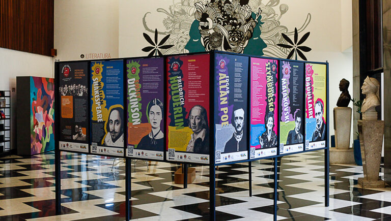 Paineis Beijo de Lingua 1